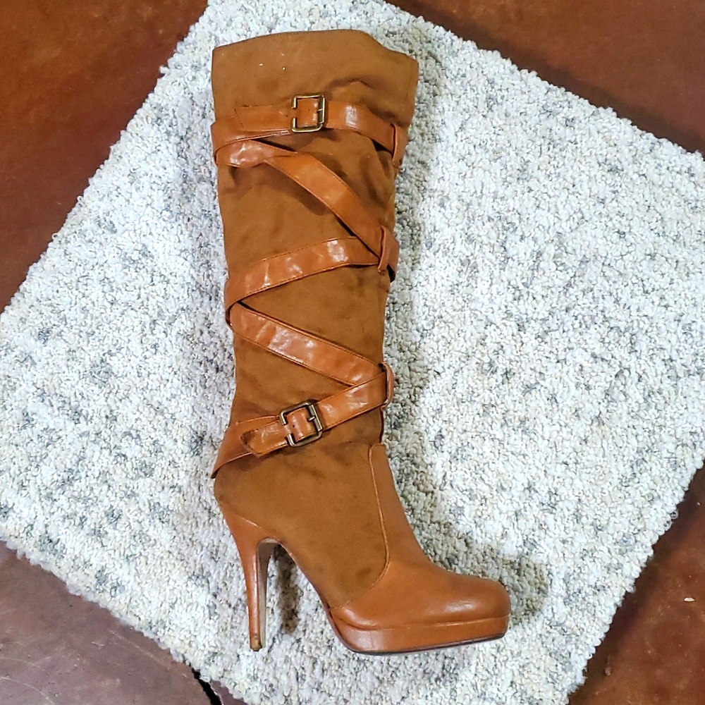 Super hot CFM tall boots with faux wrap & buckle detail size 5.5 in EUC